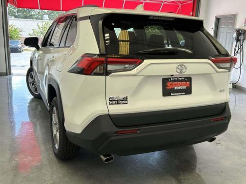 Ice Cap 2025 Toyota RAV4 XLE