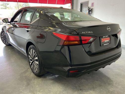 Super Black 2024 Nissan Altima 2.5 SV