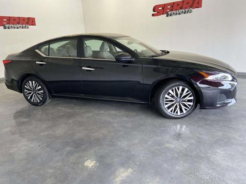 Super Black 2024 Nissan Altima 2.5 SV