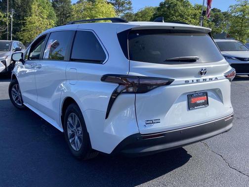 Wind Chill Pearl 2026 Toyota Sienna XLE