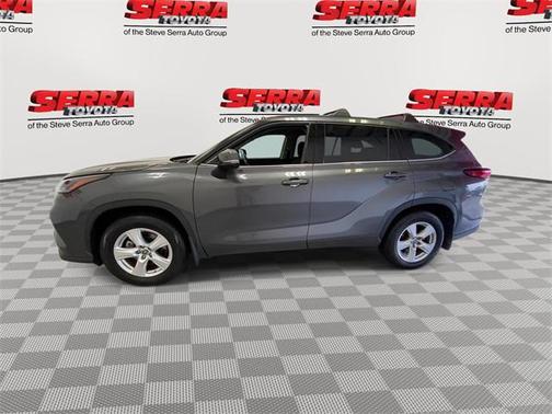 2022 Toyota Highlander LE