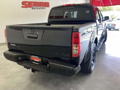 Magnetic Black Pearl 2021 Nissan Frontier SV