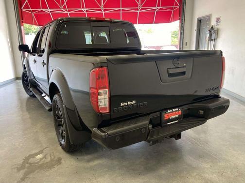 Magnetic Black Pearl 2021 Nissan Frontier SV
