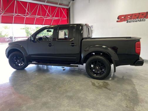 Magnetic Black Pearl 2021 Nissan Frontier SV