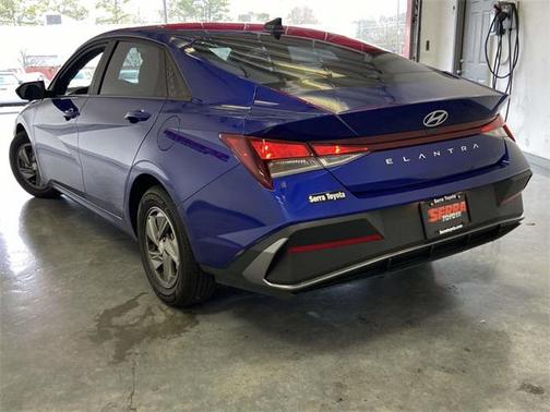 2025 Hyundai ELANTRA SE