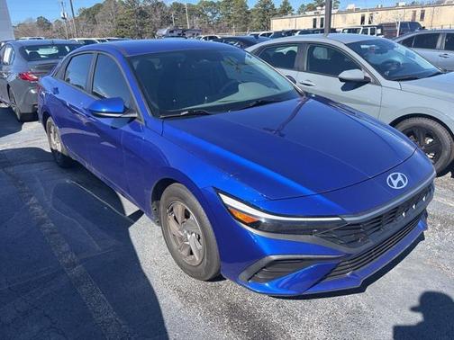 2025 Hyundai ELANTRA SE