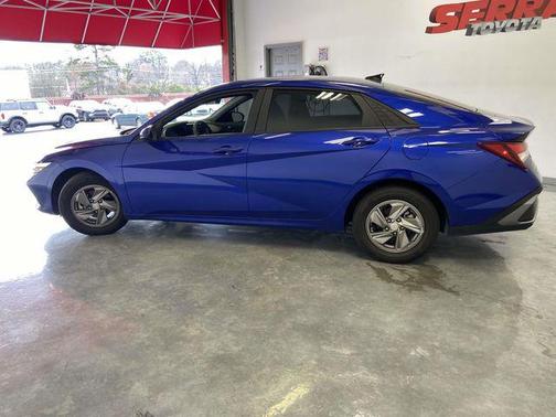 2025 Hyundai ELANTRA SE