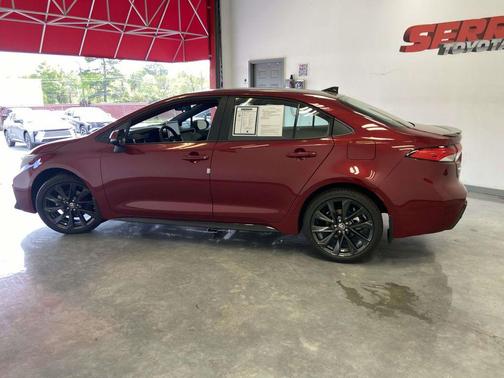 Ruby Flare Pearl/Midnight Black Metallic 2026 Toyota Corolla SE