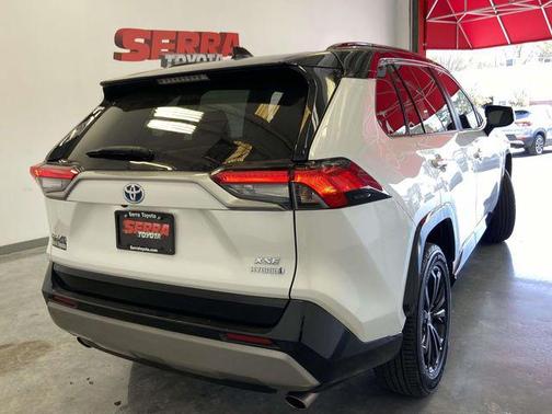 2023 Toyota RAV4 Hybrid SE