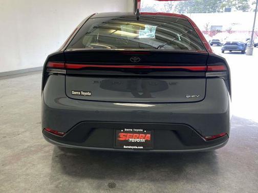 2025 Toyota Prius LE