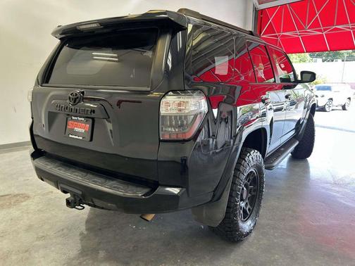 Midnight Black Metallic 2019 Toyota 4Runner SR5