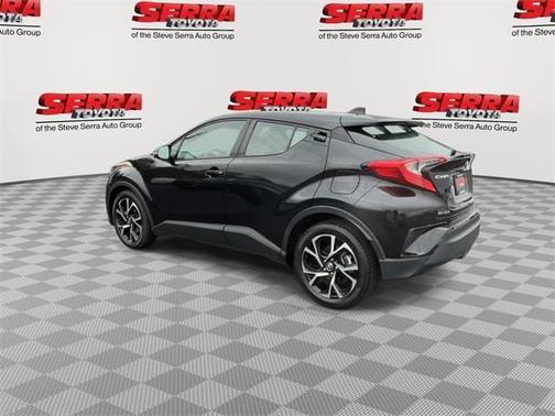 2022 Toyota C-HR XLE