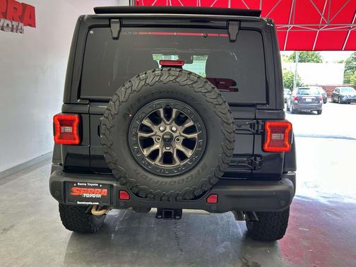Black Clearcoat 2023 Jeep Wrangler Rubicon 392