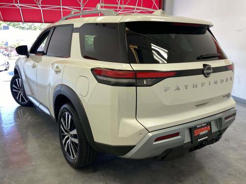 2023 Nissan Pathfinder Platinum 4WD