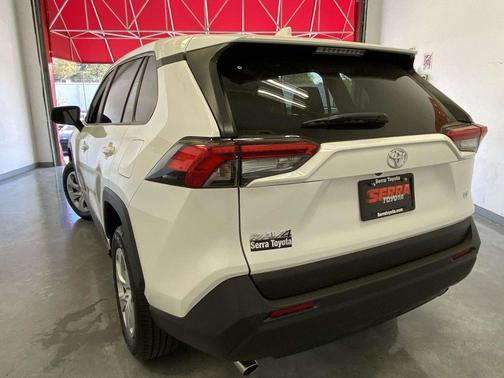 Ice Cap 2025 Toyota RAV4 LE