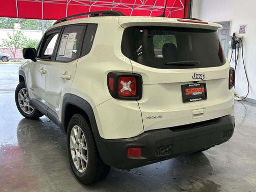Alpine White Clearcoat 2023 Jeep Renegade Latitude