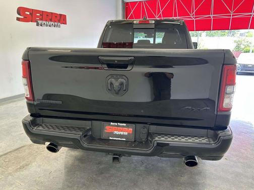 Diamond Black Crystal Pearlcoat 2021 RAM 1500 Big Horn/Lone Star