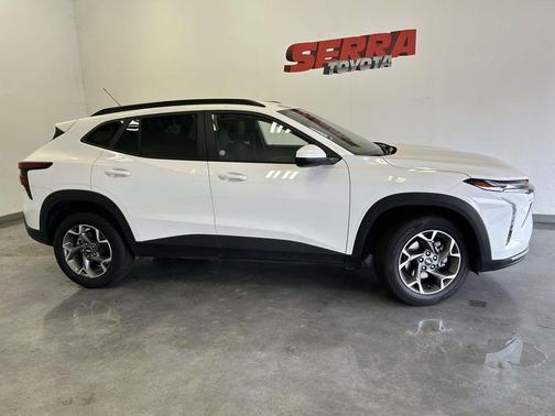 Summit White 2025 Chevrolet Trax LT