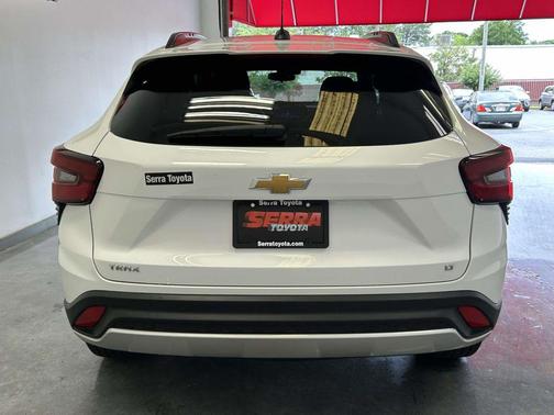 Summit White 2025 Chevrolet Trax LT