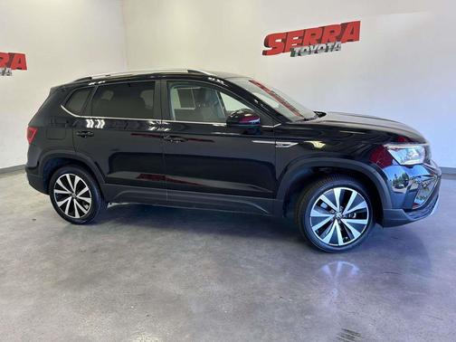Deep Black Pearl 2024 Volkswagen Taos 1.5T SE