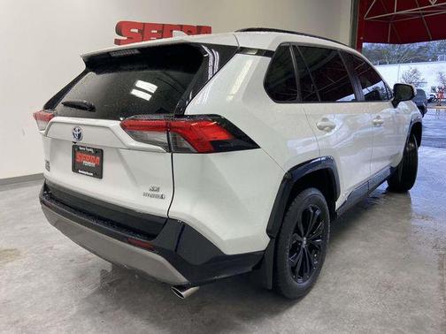 2024 Toyota RAV4 Hybrid SE
