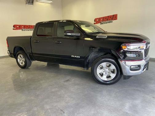 Diamond Black Crystal Pearlcoat 2025 RAM 1500 Big Horn/Lone Star