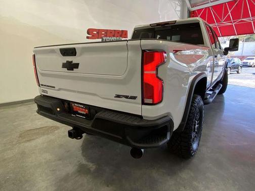 2025 Chevrolet Silverado 2500 4WD Crew Cab Standard Bed ZR2