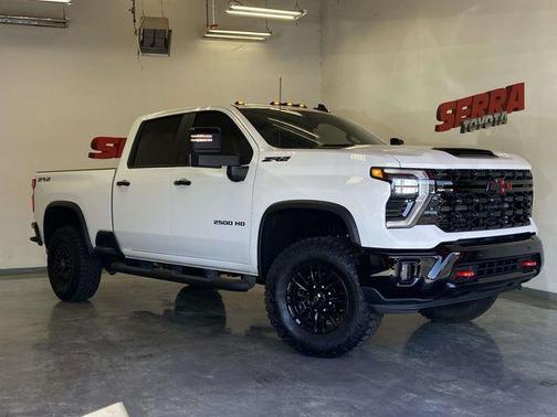 2025 Chevrolet Silverado 2500 4WD Crew Cab Standard Bed ZR2