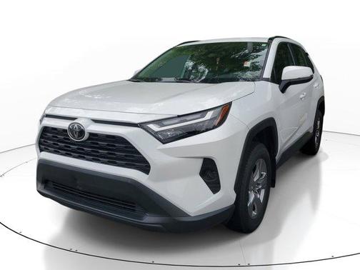 Ice Cap 2024 Toyota RAV4 XLE