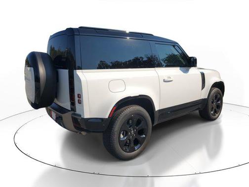 2024 Land Rover Defender 90 P400 X-Dynamic SE