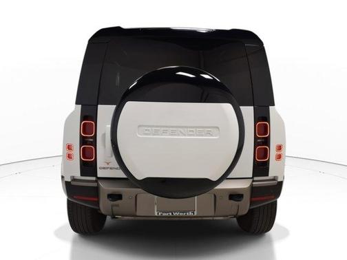 2024 Land Rover Defender P400 X-Dynamic SE