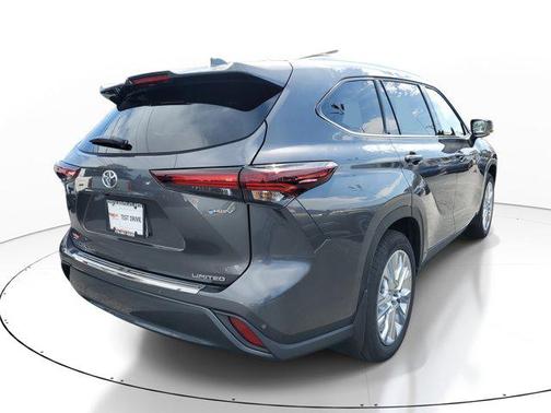 2025 Toyota Highlander Hybrid Limited