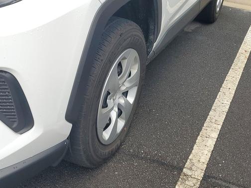 Ice Cap 2024 Toyota RAV4 LE