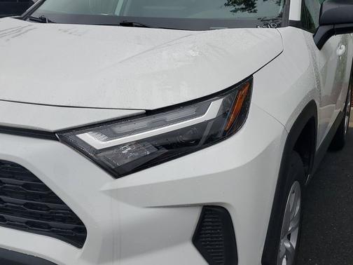 Ice Cap 2024 Toyota RAV4 LE