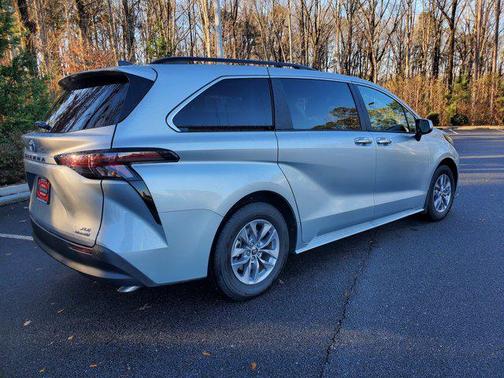 2024 Toyota Sienna XLE