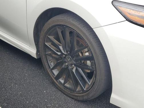 Wind Chill Pearl/Midnight Black Metallic 2023 Toyota Camry XSE