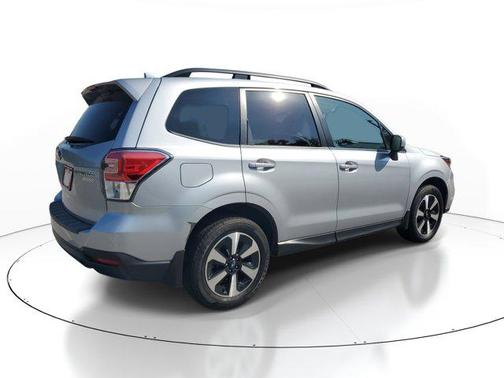 Ice Silver Metallic 2017 Subaru Forester 2.5i Premium