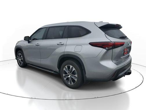 2024 Toyota Highlander Hybrid XLE