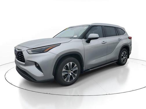 2024 Toyota Highlander Hybrid XLE