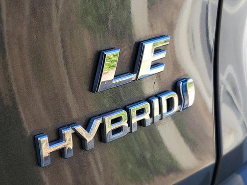 2022 Toyota RAV4 Hybrid SE