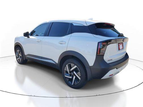 Aspen White Tricoat 2025 Nissan Kicks SV
