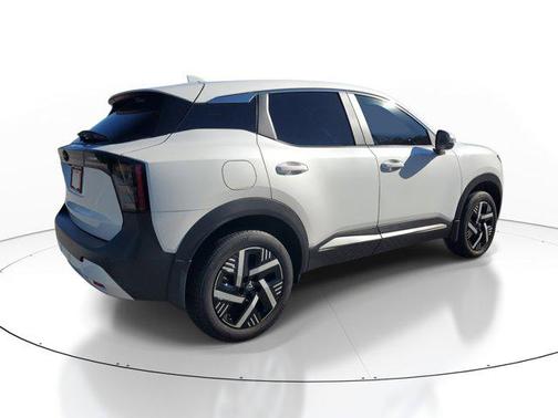 Aspen White Tricoat 2025 Nissan Kicks SV