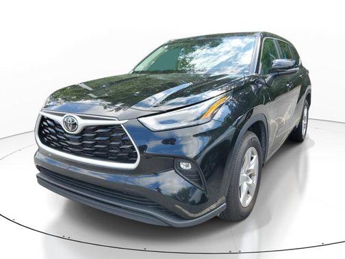 Midnight Black Metallic 2025 Toyota Highlander LE