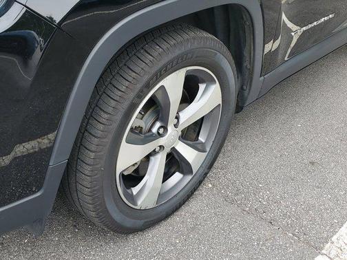 Diamond Black Crystal Pearlcoat 2020 Jeep Cherokee Limited