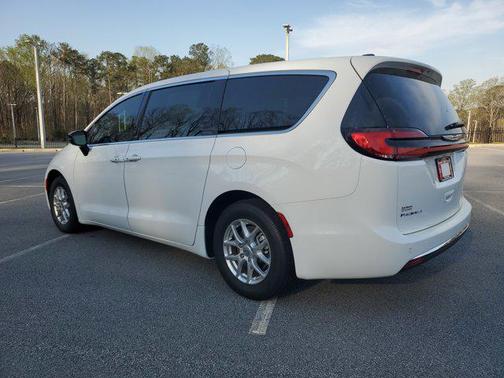 Bright White Clearcoat 2025 Chrysler Pacifica L
