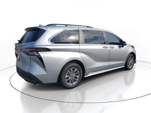 2025 Toyota Sienna LE