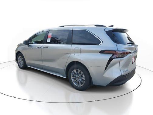 2025 Toyota Sienna LE