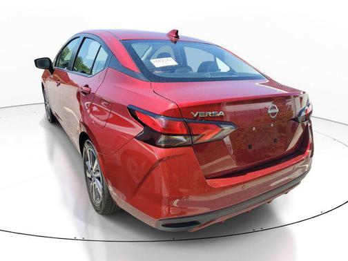 Scarlet Ember Tintcoat 2025 Nissan Versa 1.6 SV