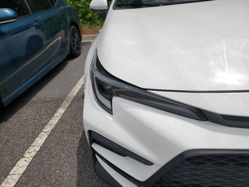 Ice Cap 2024 Toyota Corolla SE
