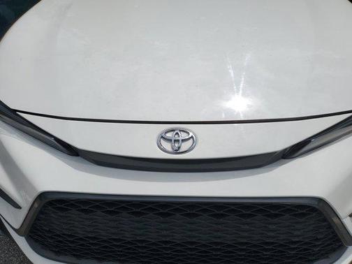 Ice Cap 2024 Toyota Corolla SE